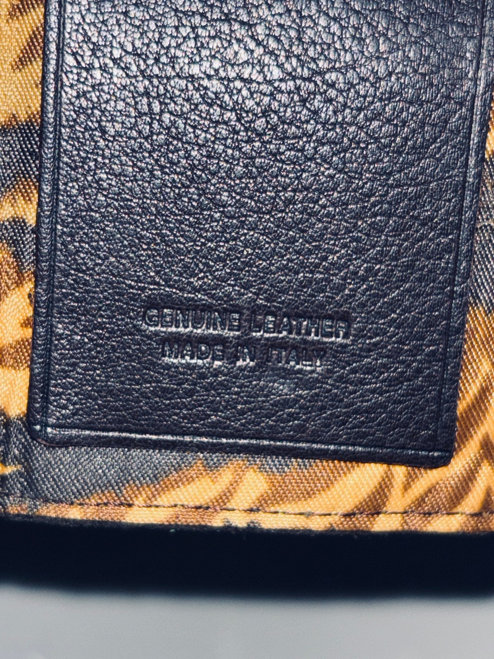 Vintage D&G Dolce & Gabbana Leather Studded 6 Key Case Tiger Print Italy - Picture 4 of 9